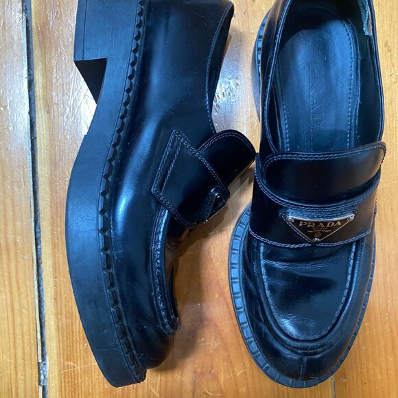 Prada Logo Loafer - Picture 4 of 8